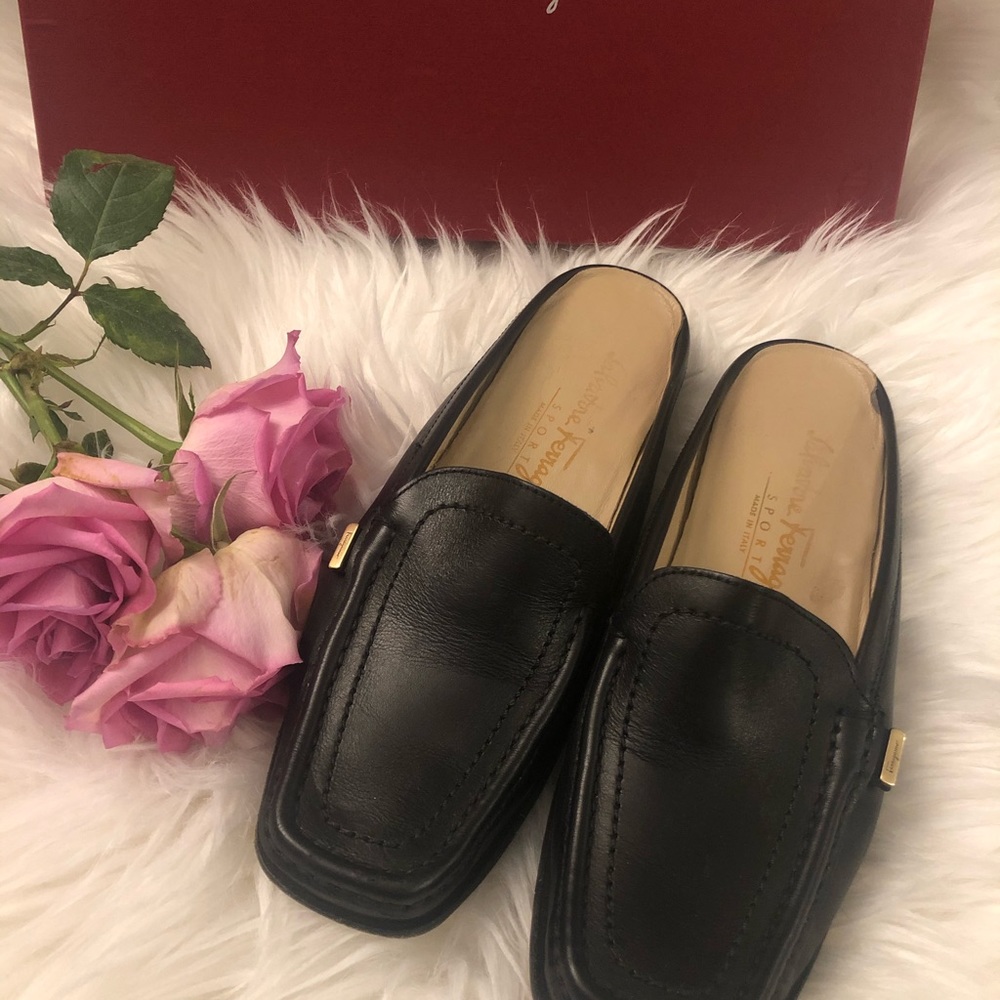 Salvatore Ferragamo women’s flat mule shoes - Picture 4 of 5